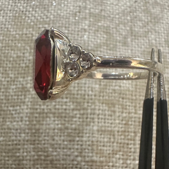 Elegant Red Gemstone Silver Ring - Picture 3 of 5
